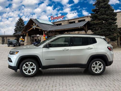 Silver Zynith Metallic Clearcoat 2024 Jeep Compass Latitude