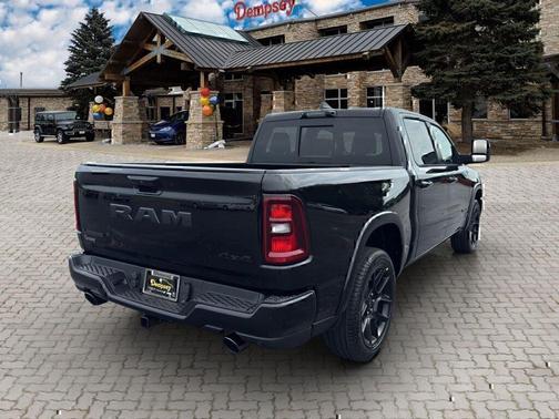 Diamond Black Crystal Pearlcoat 2026 RAM 1500 Laramie