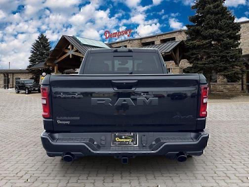 Diamond Black Crystal Pearlcoat 2026 RAM 1500 Laramie