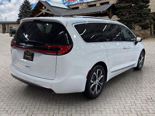 Bright White Clearcoat 2026 Chrysler Pacifica L