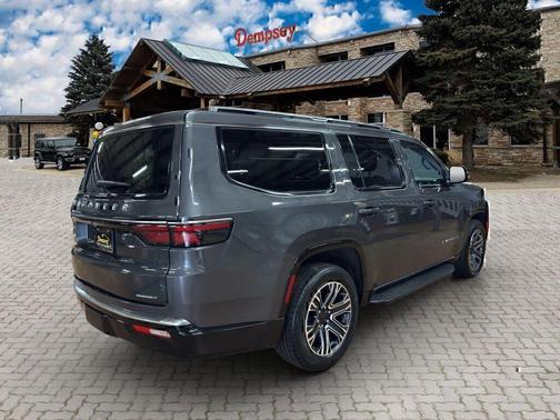 Baltic Gray Metallic Clearcoat 2022 Jeep Wagoneer Series III 4x4