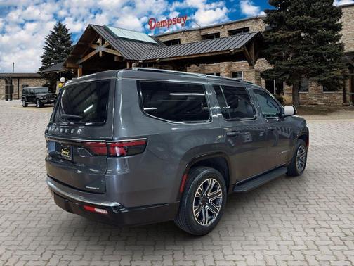 Baltic Gray Metallic Clearcoat 2022 Jeep Wagoneer Series III 4x4