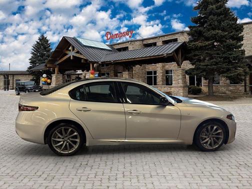Moonlight Gray Metallic 2024 Alfa Romeo Giulia Ti