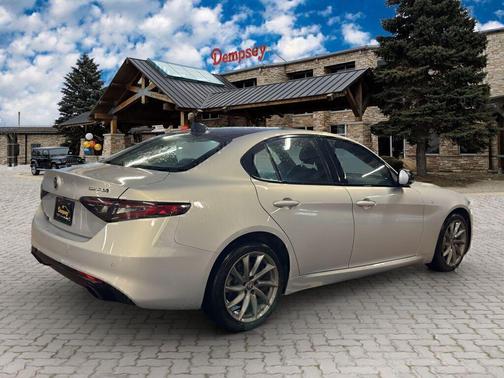 Moonlight Gray Metallic 2024 Alfa Romeo Giulia Ti