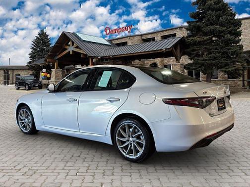 Moonlight Gray Metallic 2024 Alfa Romeo Giulia Ti