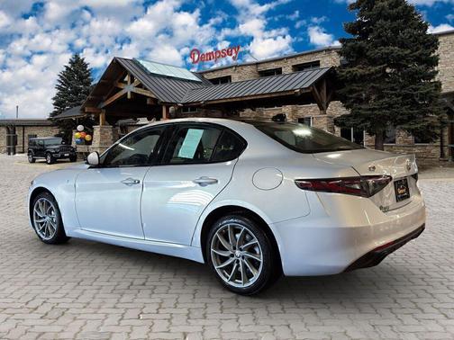 Moonlight Gray Metallic 2024 Alfa Romeo Giulia Ti