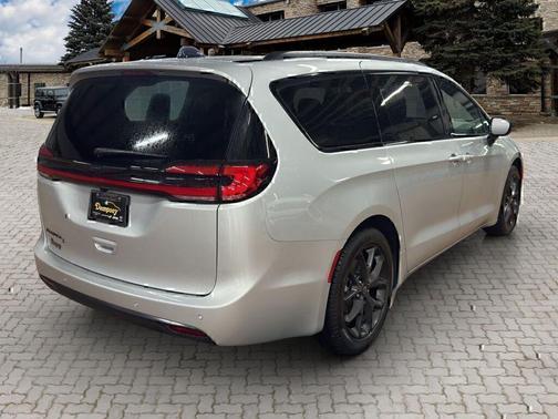 Silver Mist Clearcoat 2026 Chrysler Pacifica L