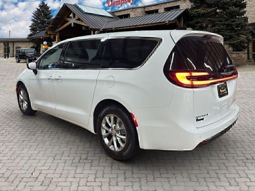 Bright White Clearcoat 2026 Chrysler Pacifica Limited