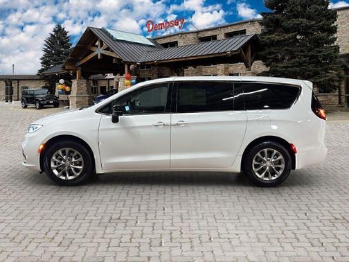 Bright White Clearcoat 2026 Chrysler Pacifica Limited