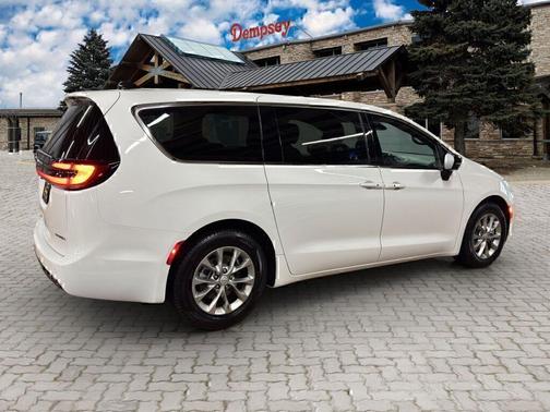 Bright White Clearcoat 2026 Chrysler Pacifica Limited