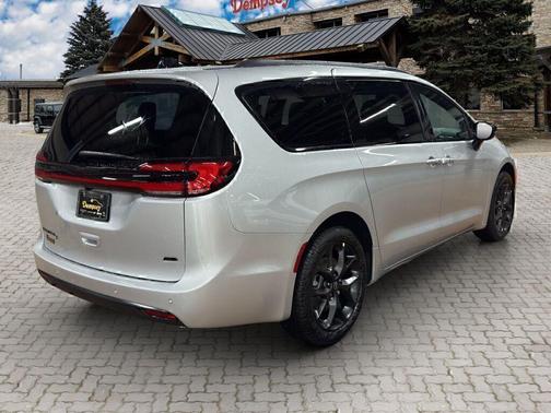 Silver Mist Clearcoat 2026 Chrysler Pacifica L