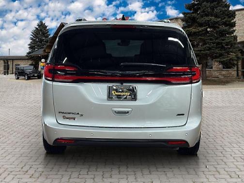 Silver Mist Clearcoat 2026 Chrysler Pacifica L