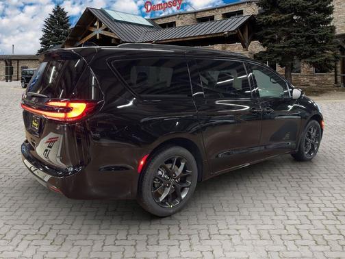 2026 Chrysler Pacifica L