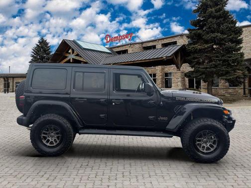 Black Clearcoat 2022 Jeep Wrangler Unlimited Rubicon 392