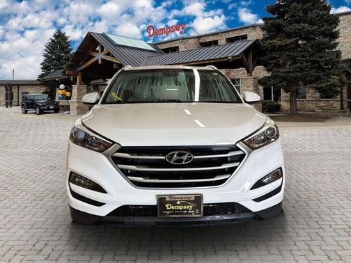 Dazzling White 2017 Hyundai TUCSON SE
