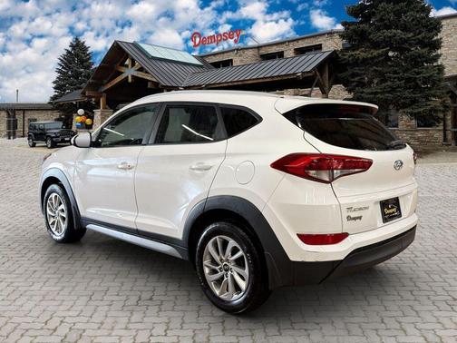 Dazzling White 2017 Hyundai TUCSON SE