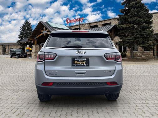 Billet Silver Metallic Clearcoat 2022 Jeep Compass Latitude Lux