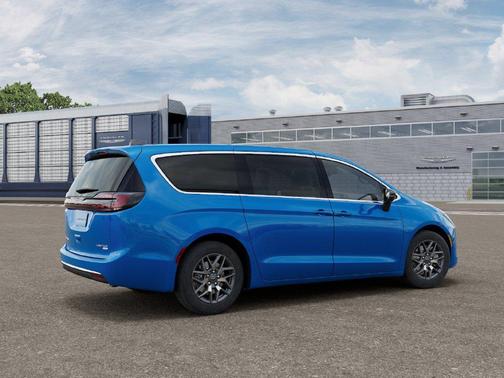 Hydro Blue Pearlcoat 2027 Chrysler Pacifica Limited