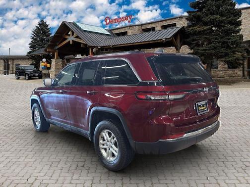 2023 Jeep Grand Cherokee Laredo
