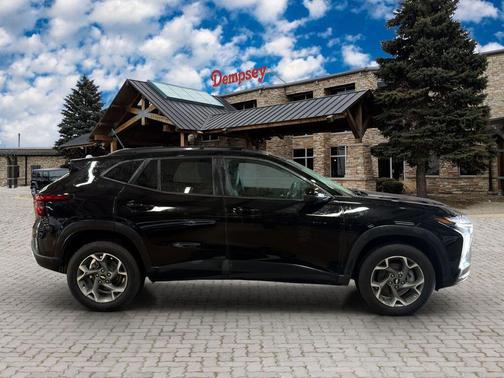 Mosaic Black Metallic 2024 Chevrolet Trax LT