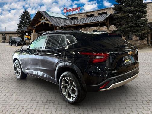 Mosaic Black Metallic 2024 Chevrolet Trax LT