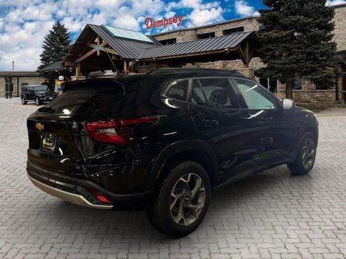 Mosaic Black Metallic 2024 Chevrolet Trax LT