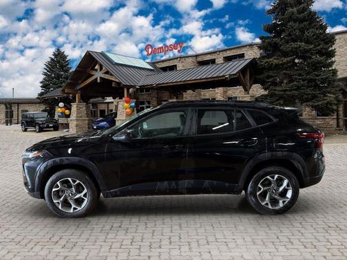 Mosaic Black Metallic 2024 Chevrolet Trax LT