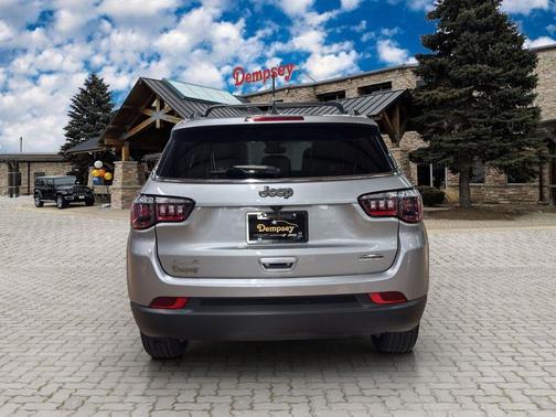 2022 Jeep Compass Latitude Lux