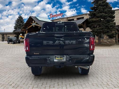 Diamond Black Crystal Pearlcoat 2026 RAM 2500 Big Horn Crew Cab 4x4 6'4' Box