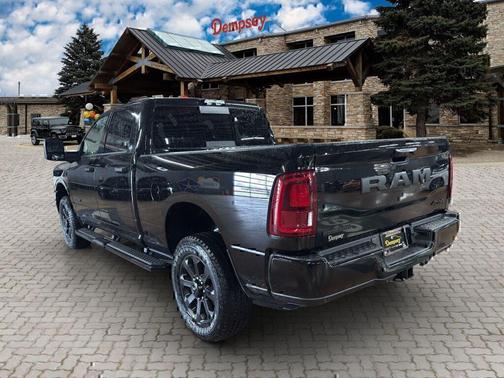 Diamond Black Crystal Pearlcoat 2026 RAM 2500 Big Horn Crew Cab 4x4 6'4' Box
