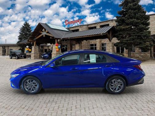 2024 Hyundai ELANTRA SEL