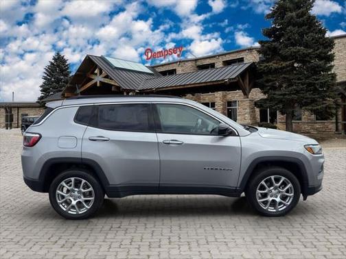 2022 Jeep Compass Latitude Lux