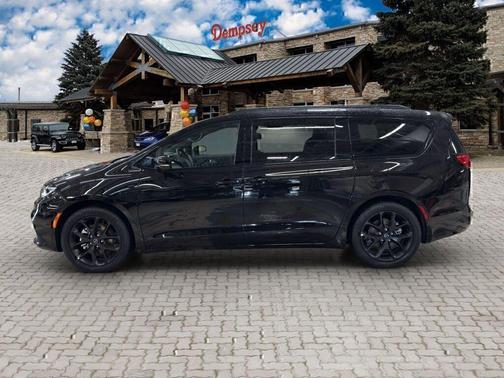 Diamond Black Crystal Pearlcoat 2026 Chrysler Pacifica Limited