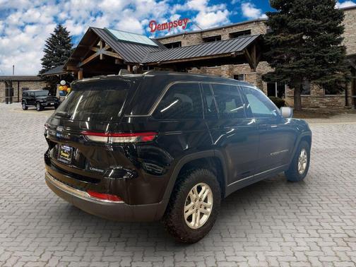Diamond Black Crystal Pearlcoat 2023 Jeep Grand Cherokee Laredo