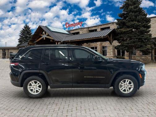 Diamond Black Crystal Pearlcoat 2023 Jeep Grand Cherokee Laredo