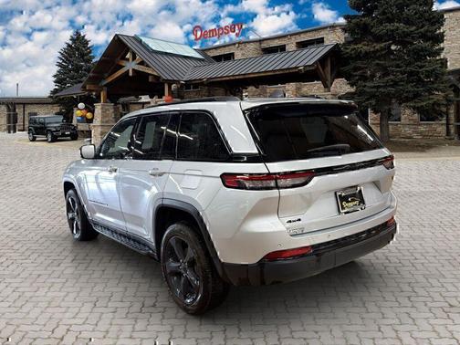 Silver Zynith 2024 Jeep Grand Cherokee Altitude