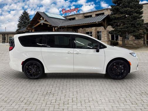 2026 Chrysler Pacifica L