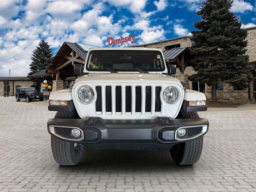 Bright White Clearcoat 2022 Jeep Wrangler Unlimited Sahara