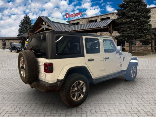 Bright White Clearcoat 2022 Jeep Wrangler Unlimited Sahara