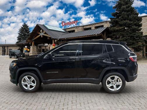 Diamond Black Crystal Pearlcoat 2023 Jeep Compass Latitude