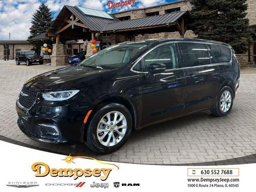 Diamond Black Crystal Pearlcoat 2024 Chrysler Pacifica Touring L