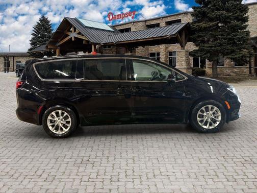 Diamond Black Crystal Pearlcoat 2024 Chrysler Pacifica Touring L