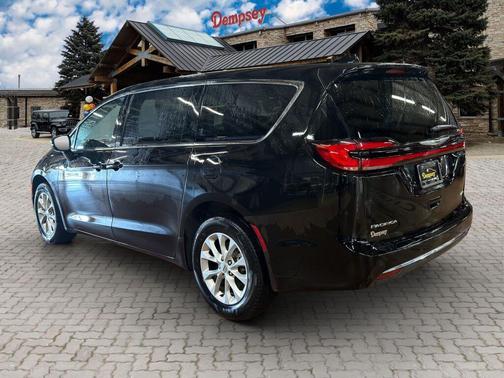 Diamond Black Crystal Pearlcoat 2024 Chrysler Pacifica Touring L