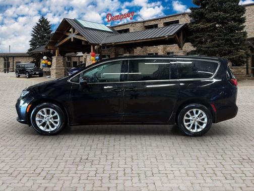 Diamond Black Crystal Pearlcoat 2024 Chrysler Pacifica Touring L