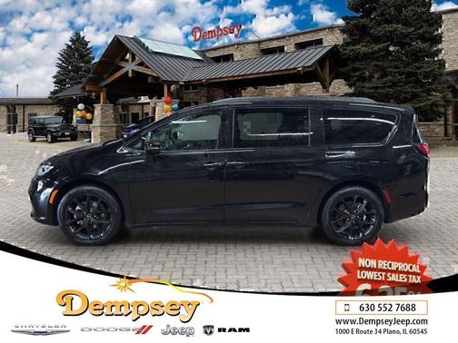 Diamond Black Crystal Pearlcoat 2026 Chrysler Pacifica L