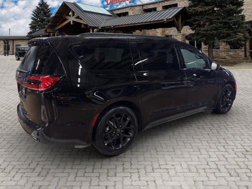 2026 Chrysler Pacifica L