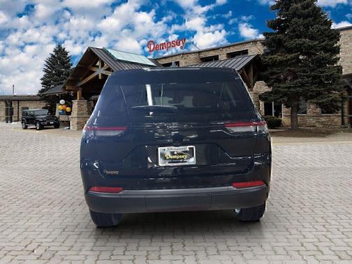 2026 Jeep Grand Cherokee Altitude