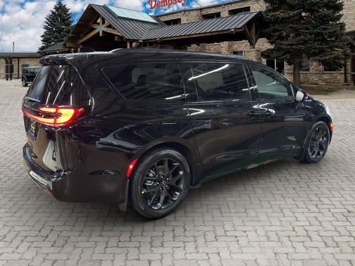 2026 Chrysler Pacifica L