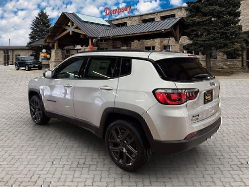 Silver Zynith Metallic Clearcoat 2026 Jeep Compass Latitude