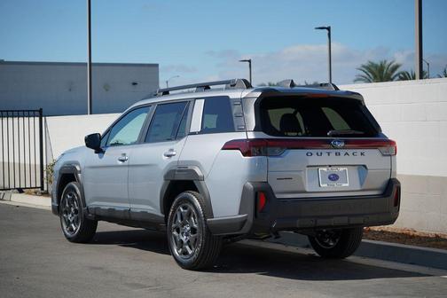 Ice Silver Metallic 2026 Subaru Outback Premium